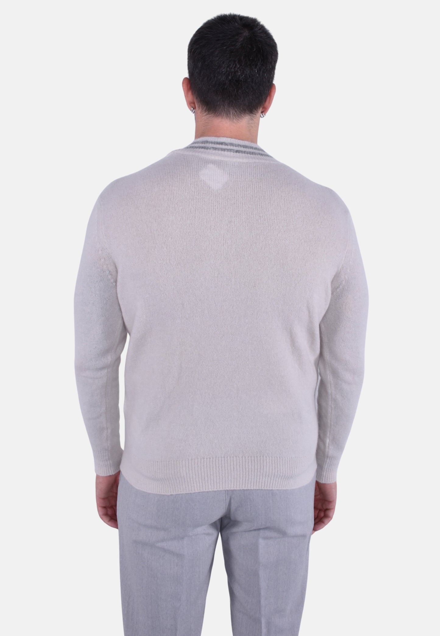 MAGLIONE A V CON RICAMI