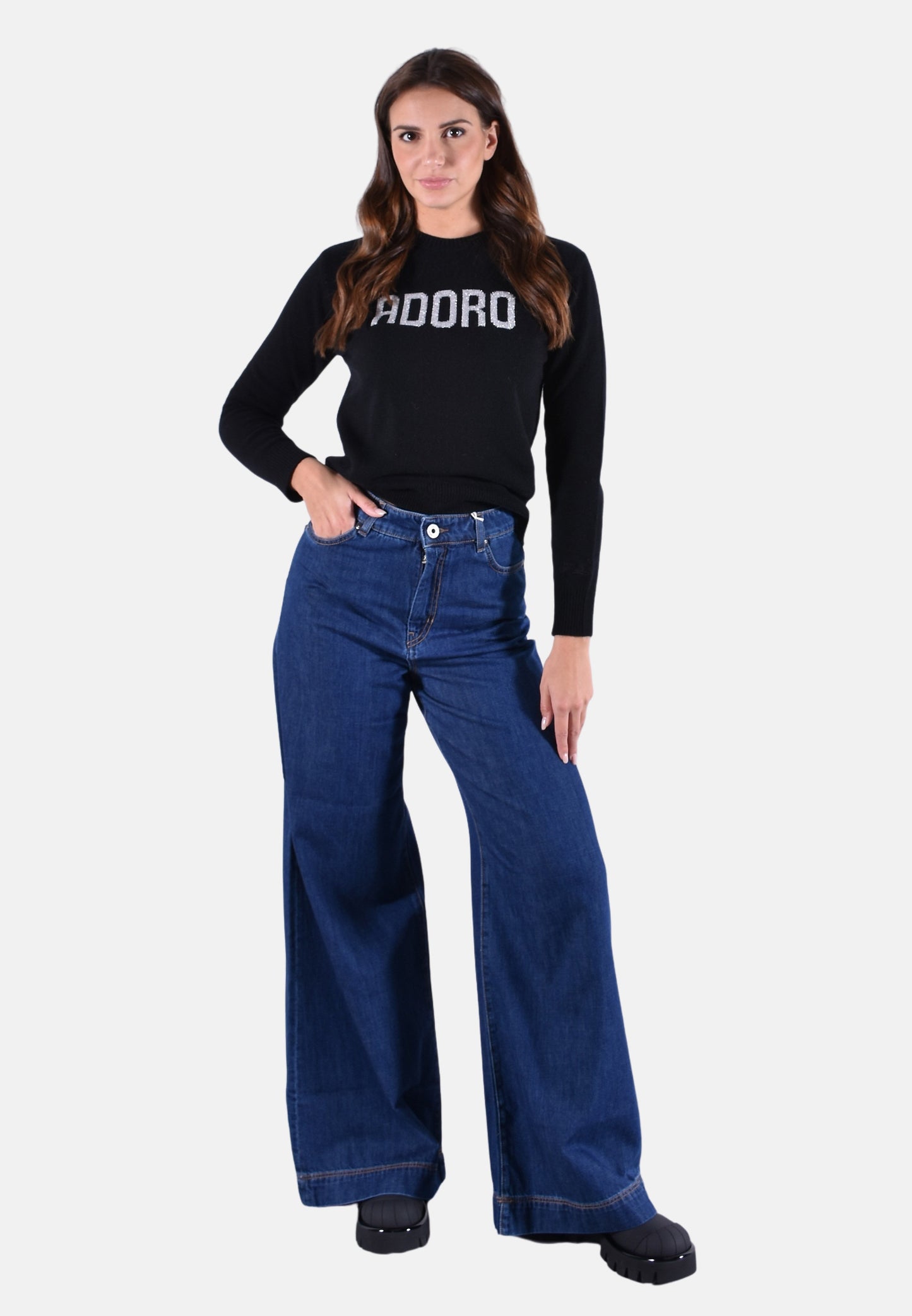 NEW QUEEN CREWNECK SWEATER